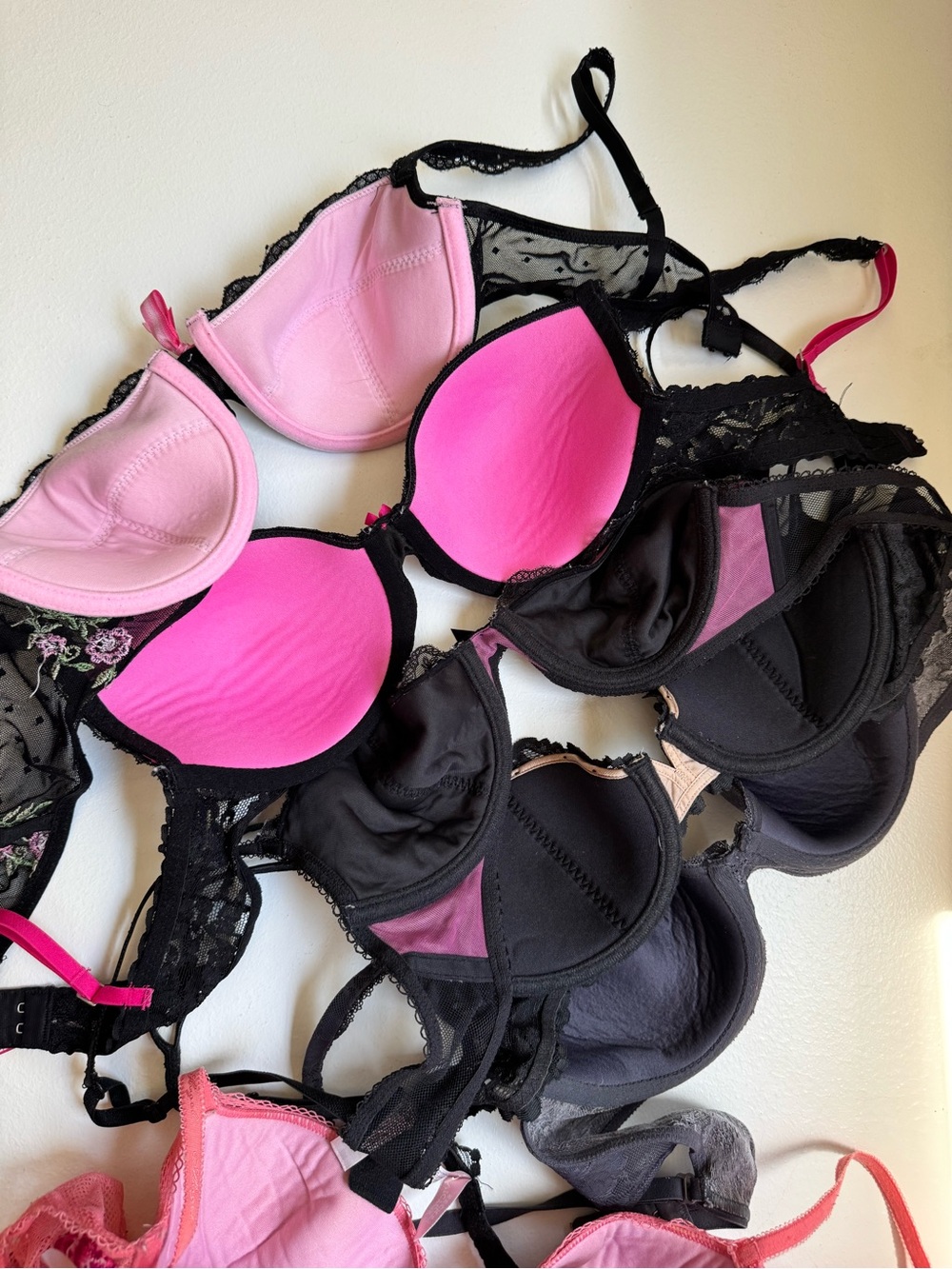 Victoria's Secret / Pink  bras  bundle size 36 B 
Lot of 9 - Picture 10 of 13